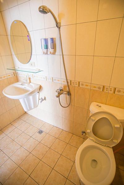 Xinghai Homestay II Манонг Екстериор снимка
